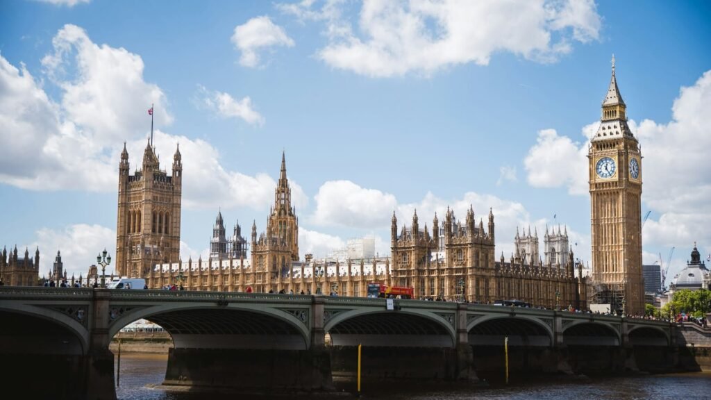3-Day Bath & Cotswolds Tour from London with Hotel, Roman Baths & Transport